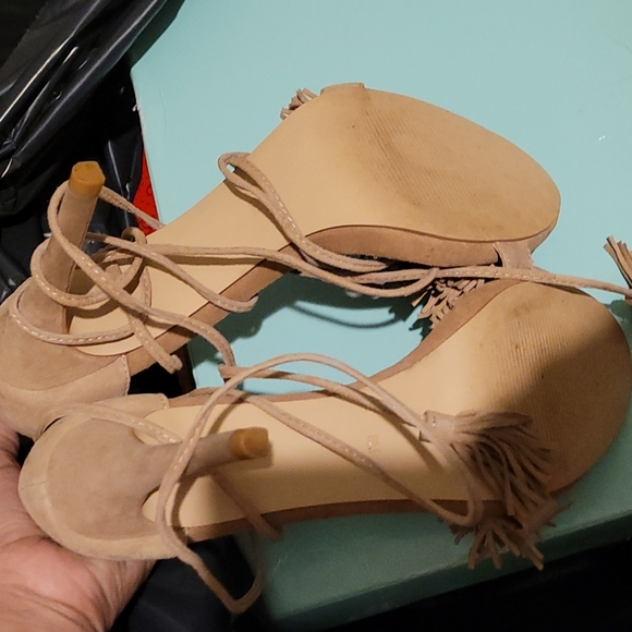 Steve Madden Beige Suede fringe high heel tie up sandal. Size 8 No Box - Picture 3 of 5